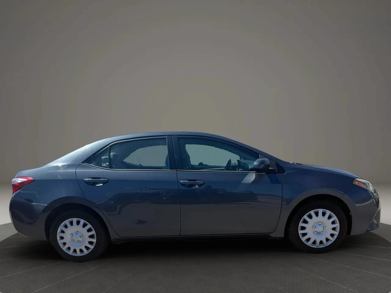 Used 2016 Toyota Corolla LE FWD image 4