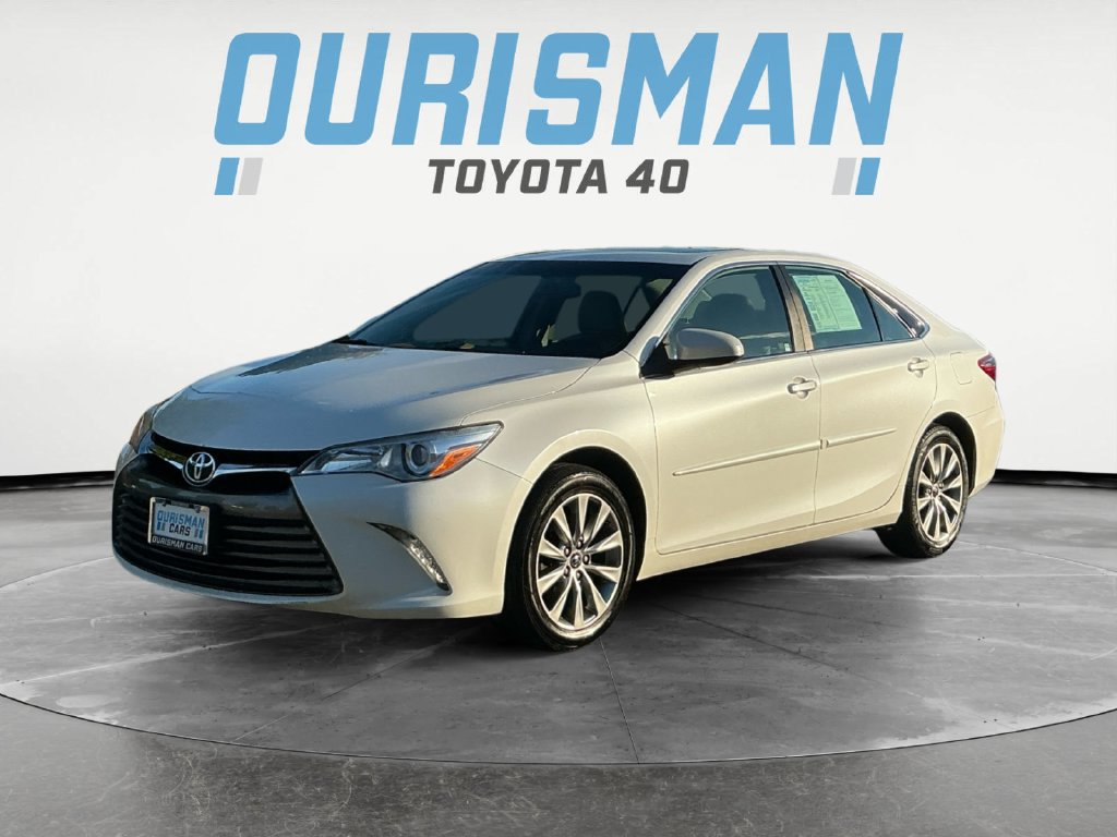 Used 2017 Toyota Camry XLE w/ Moonroof Package FWD image 3