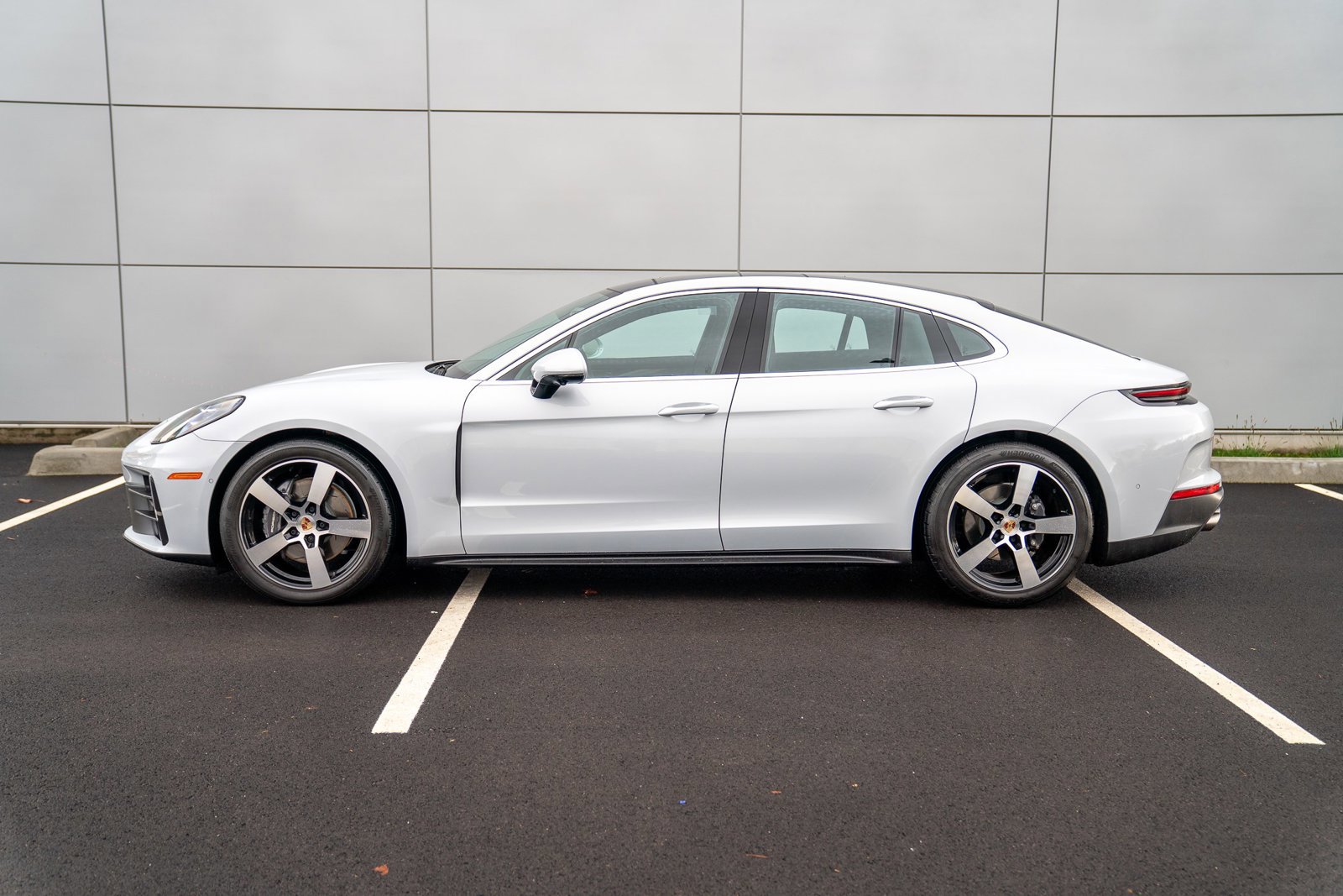 Used 2025 Porsche Panamera 4 image 2