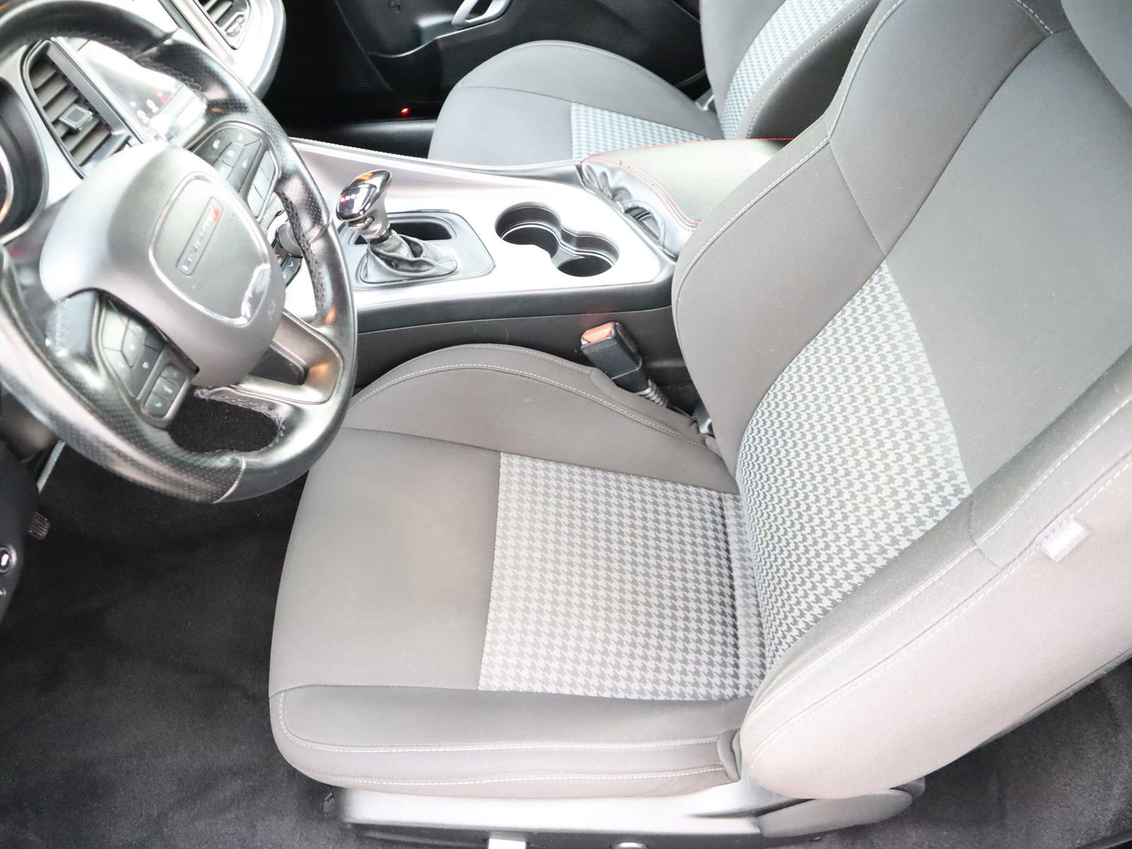 Used 2022 Dodge Challenger GT image 30