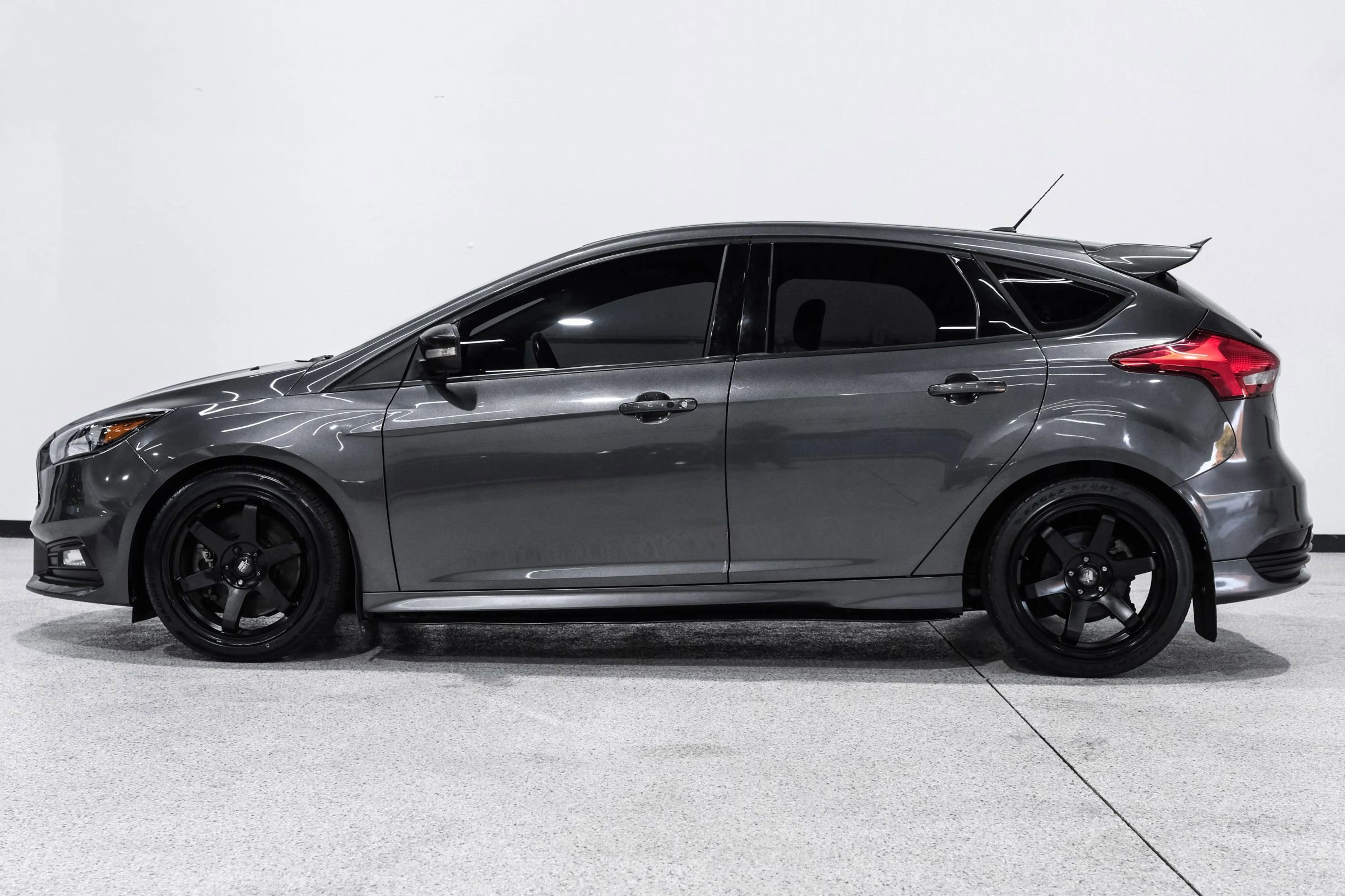 Used 2018 Ford Focus ST image 9