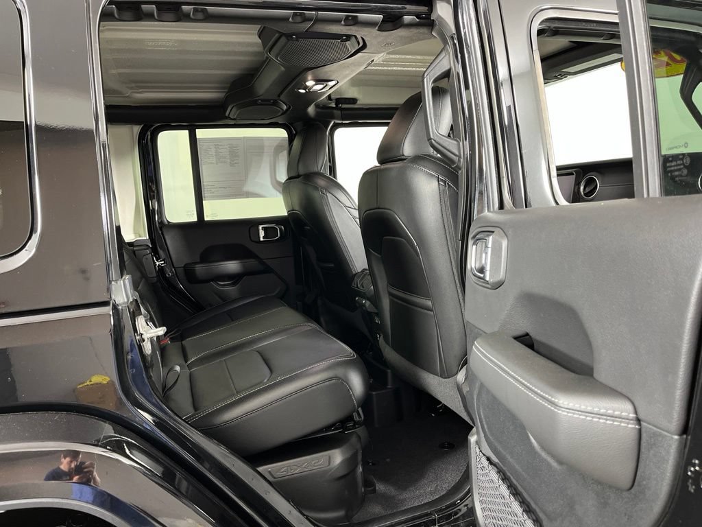 Used 2021 Jeep Wrangler Unlimited Sahara w/ Cold Weather Group AWD/4WD image 8