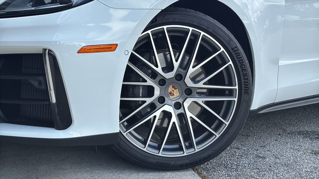 Certified 2025 Porsche Panamera image 6