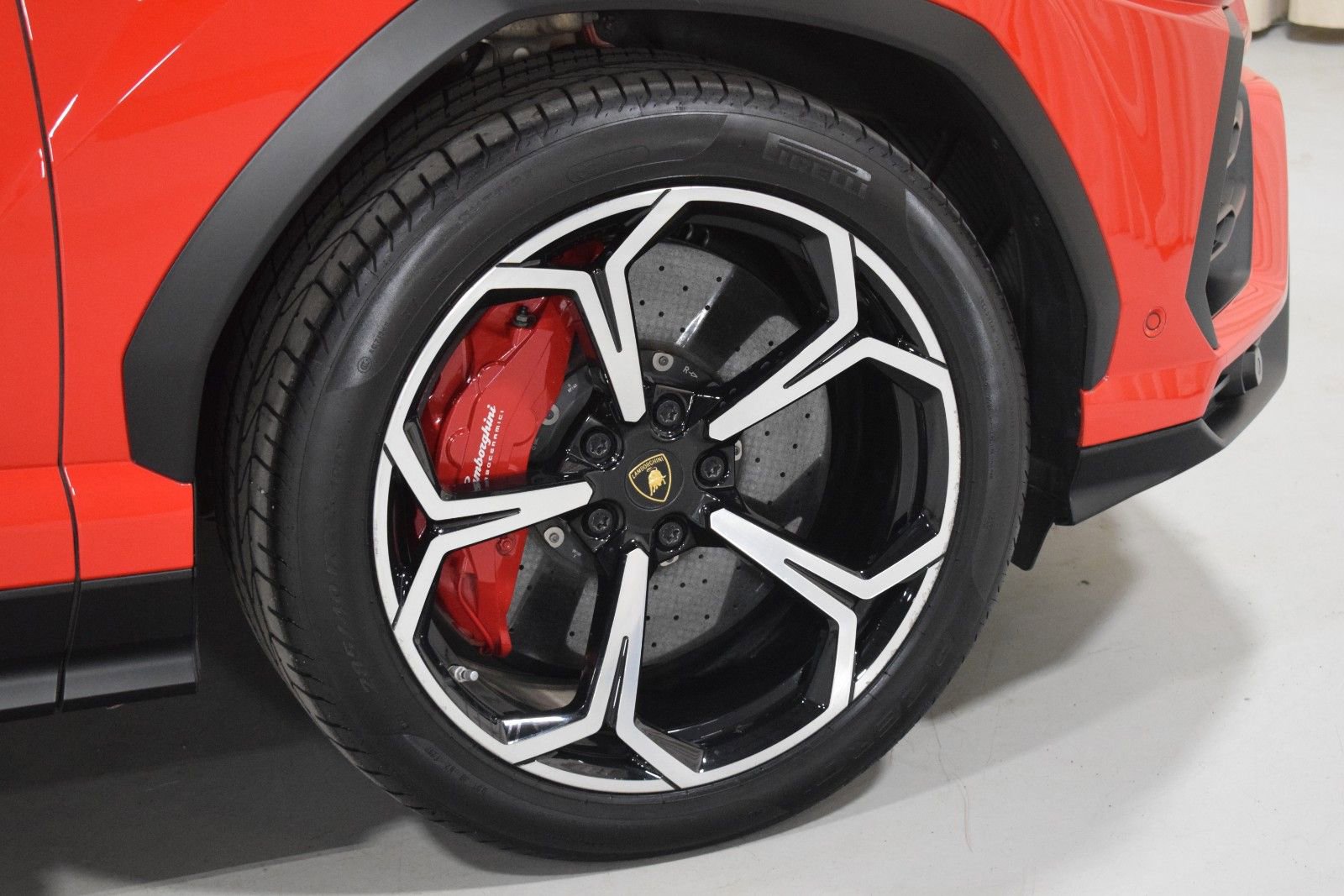 Used 2019 Lamborghini Urus AWD/4WD image 15