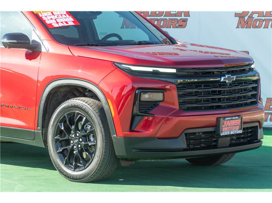 Used 2024 Chevrolet Traverse LT w/ Midnight/Sport Edition FWD image 33