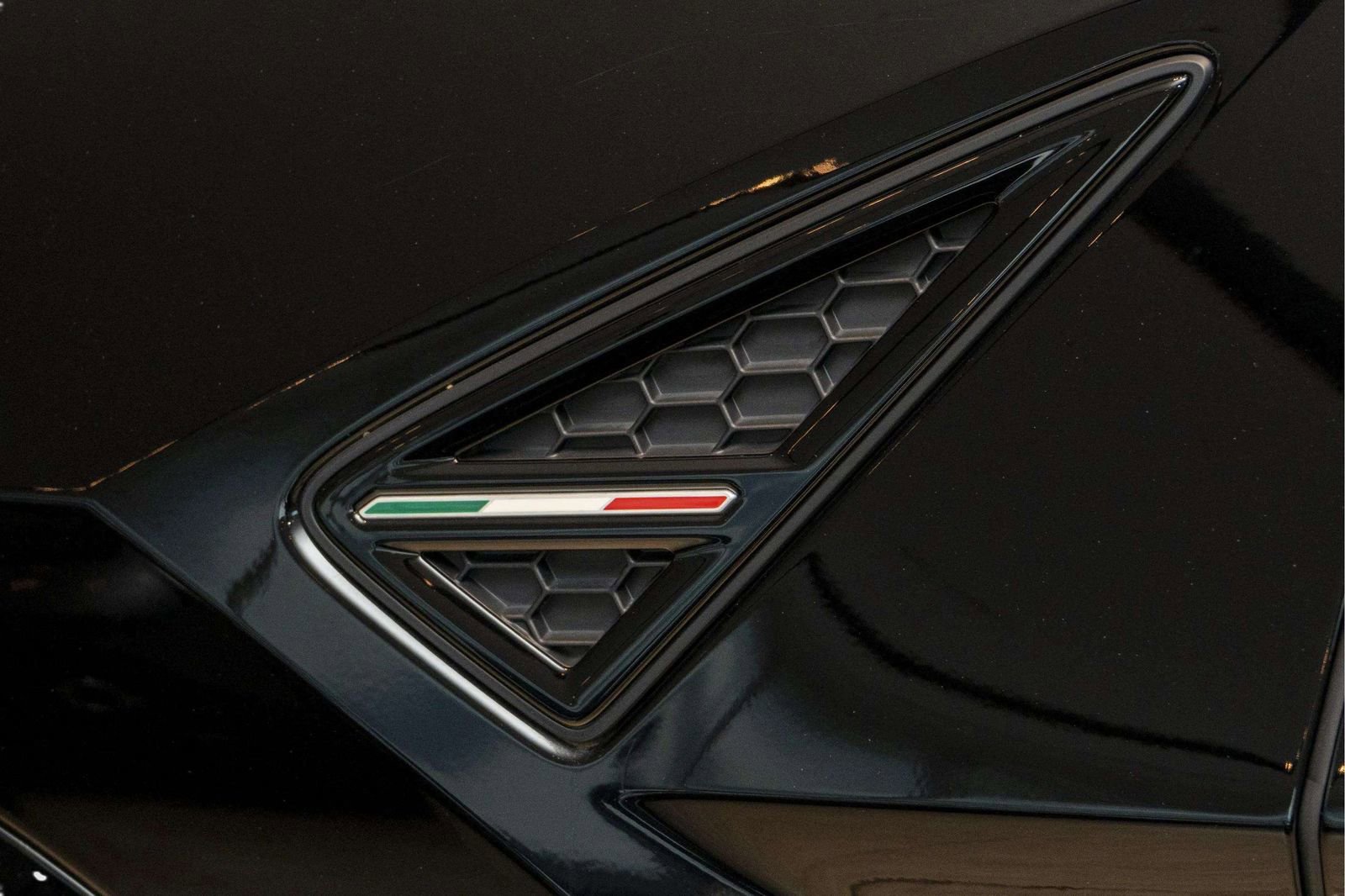 Used 2024 Lamborghini Urus S AWD/4WD image 12