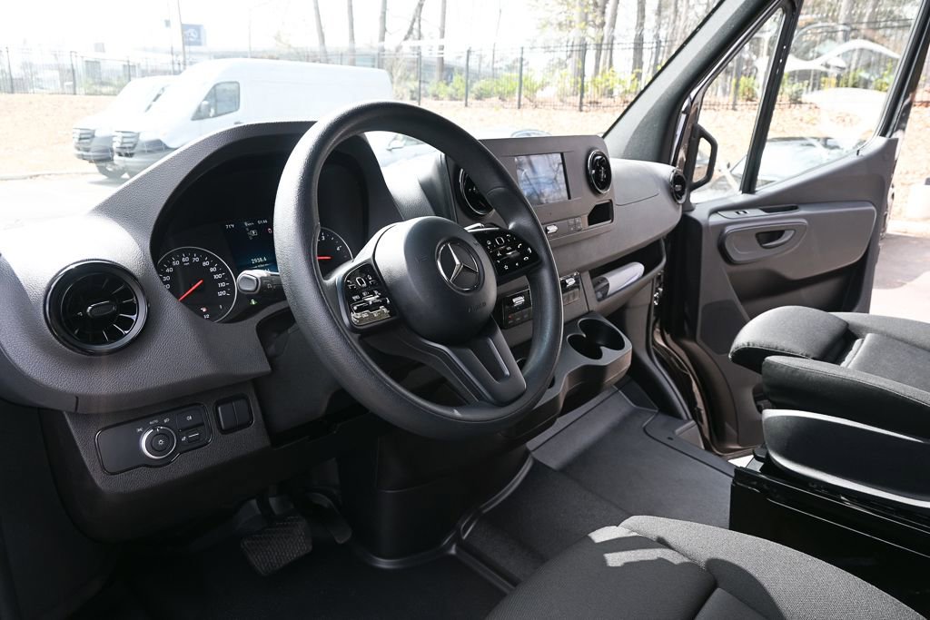 Used 2023 Mercedes-Benz Sprinter 2500 image 6