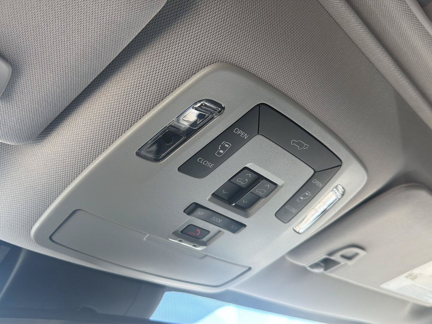 Certified 2026 Toyota Sienna XLE FWD image 31