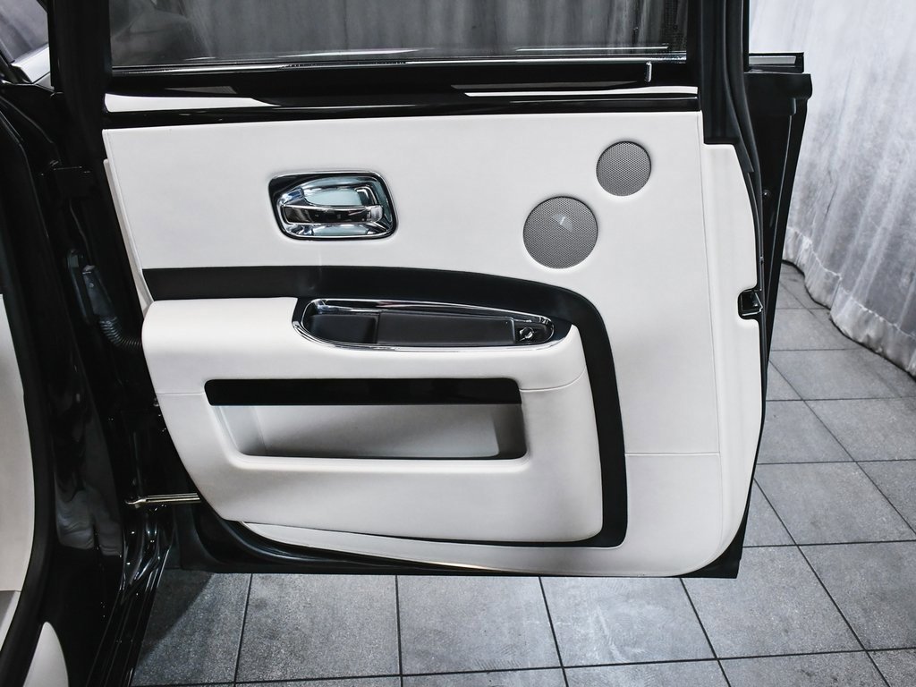 Used 2018 Rolls-Royce Ghost image 12
