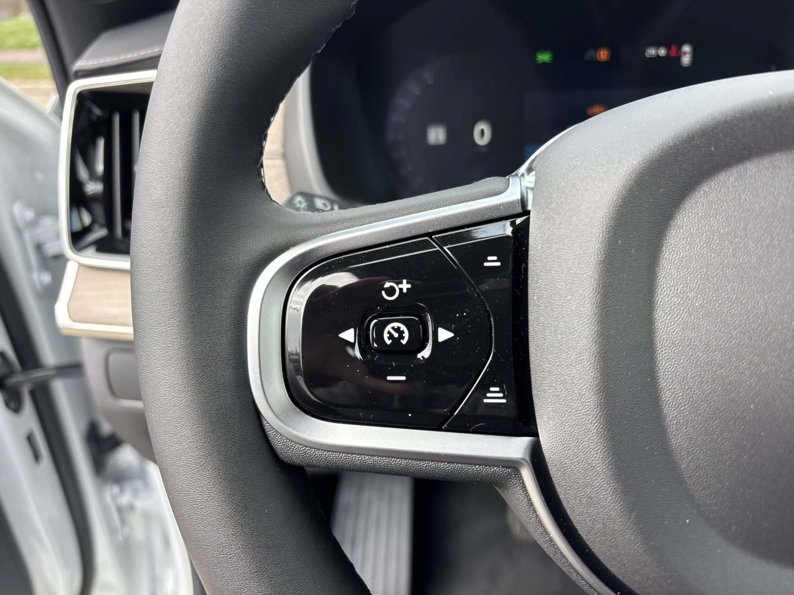 New 2026 Volvo XC90 T8 Plus w/ Protection Package Premier AWD/4WD image 18