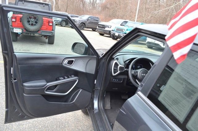 Used 2023 Kia Soul LX w/ LX Technology Package image 15