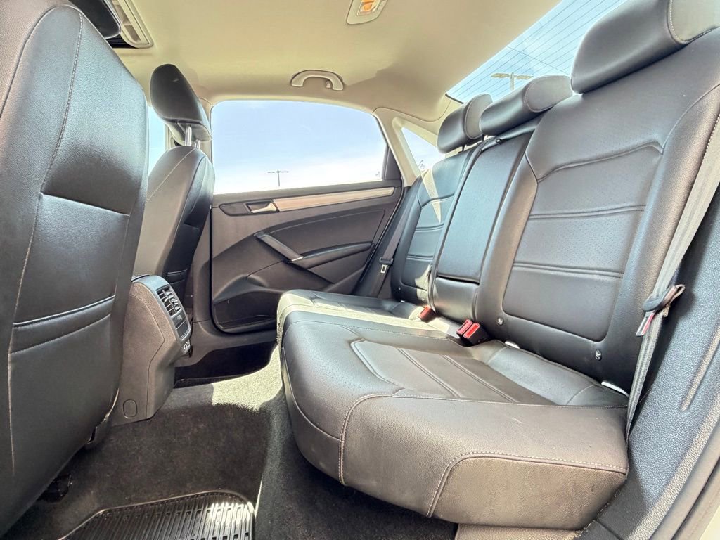 Used 2022 Volkswagen Passat 2.0T SE image 6