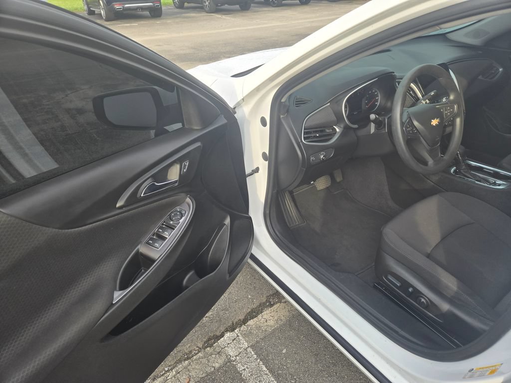 Used 2023 Chevrolet Malibu LT FWD image 5