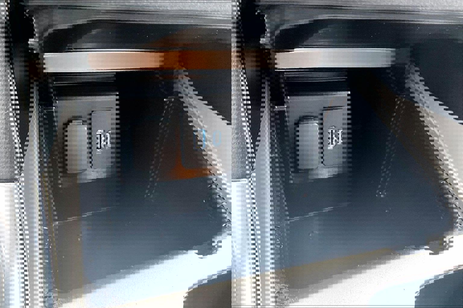 Used 2022 Ford Explorer XLT w/ Equipment Group 202A image 31