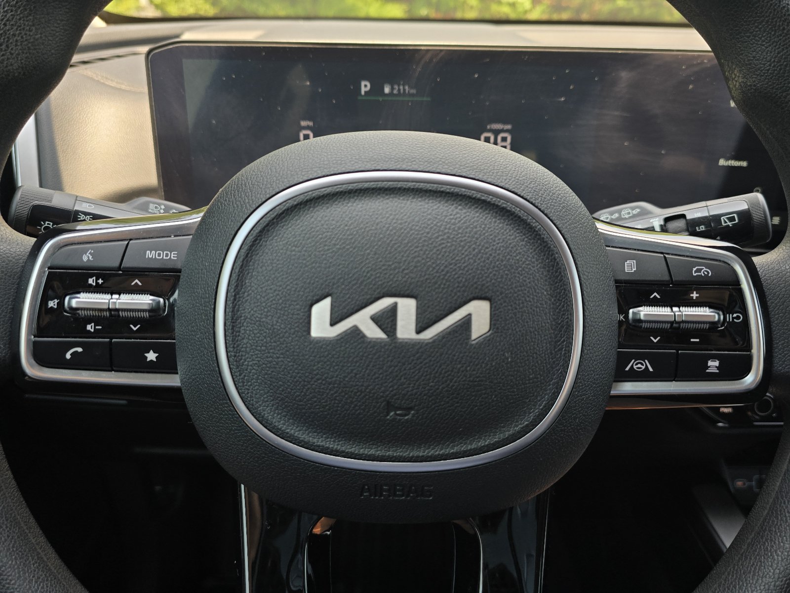 Used 2024 Kia Sorento 2WD LX image 23