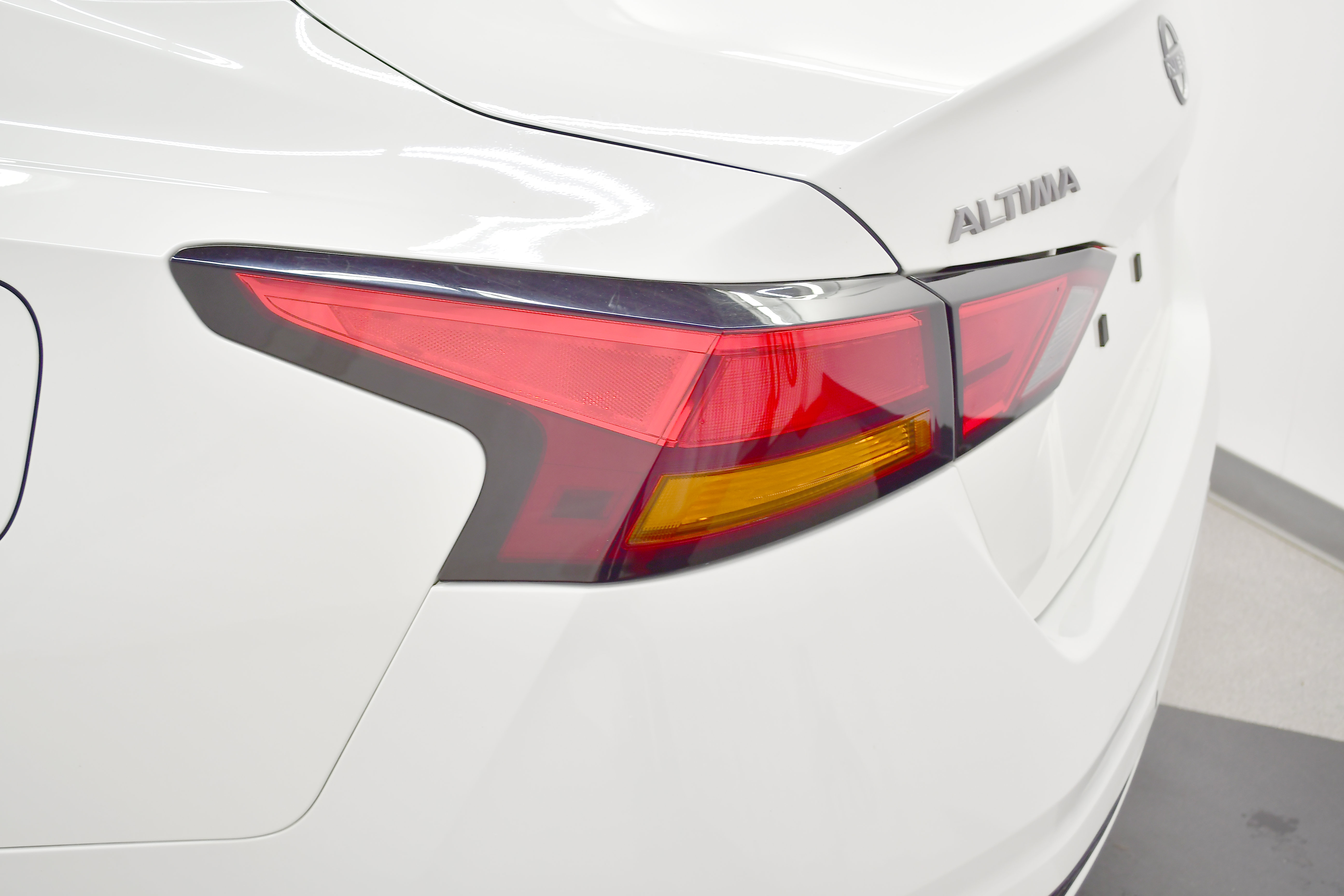 Used 2025 Nissan Altima 2.5 SV FWD image 30