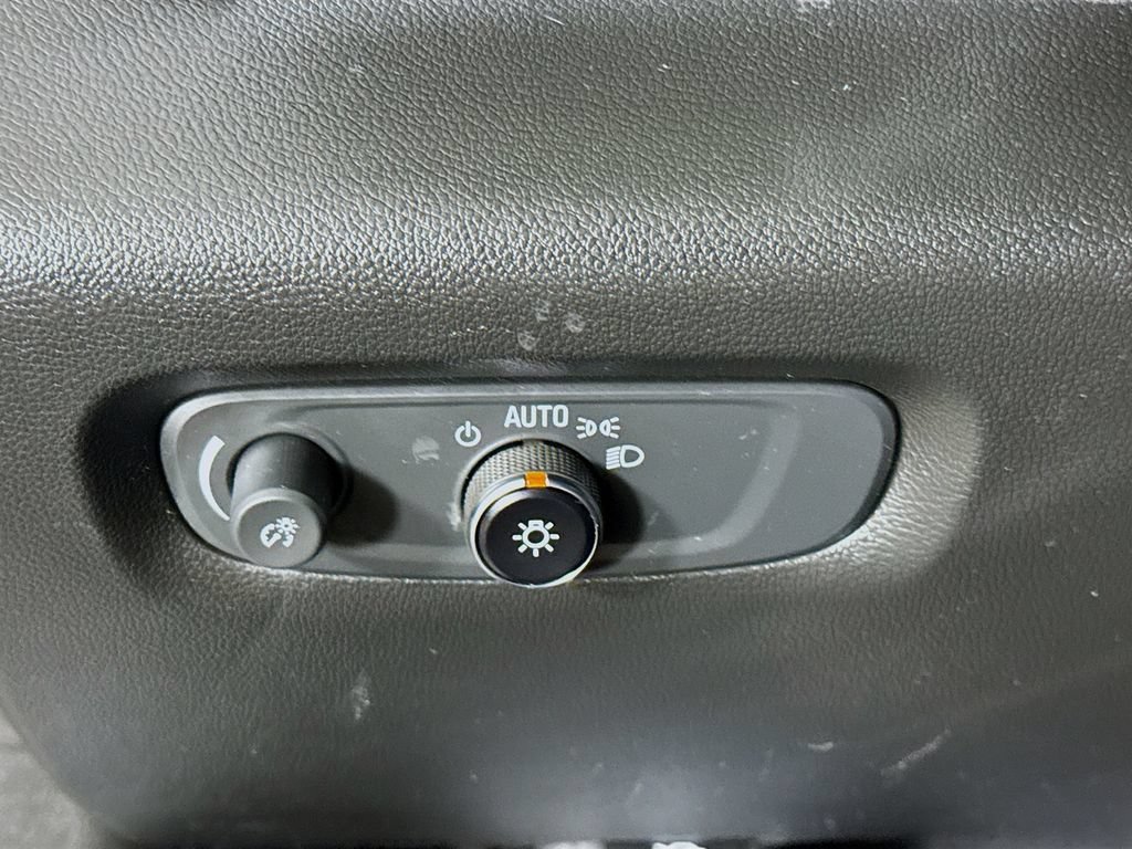 Used 2023 Chevrolet Traverse LT w/ Rear Camera Mirror Package AWD/4WD image 19