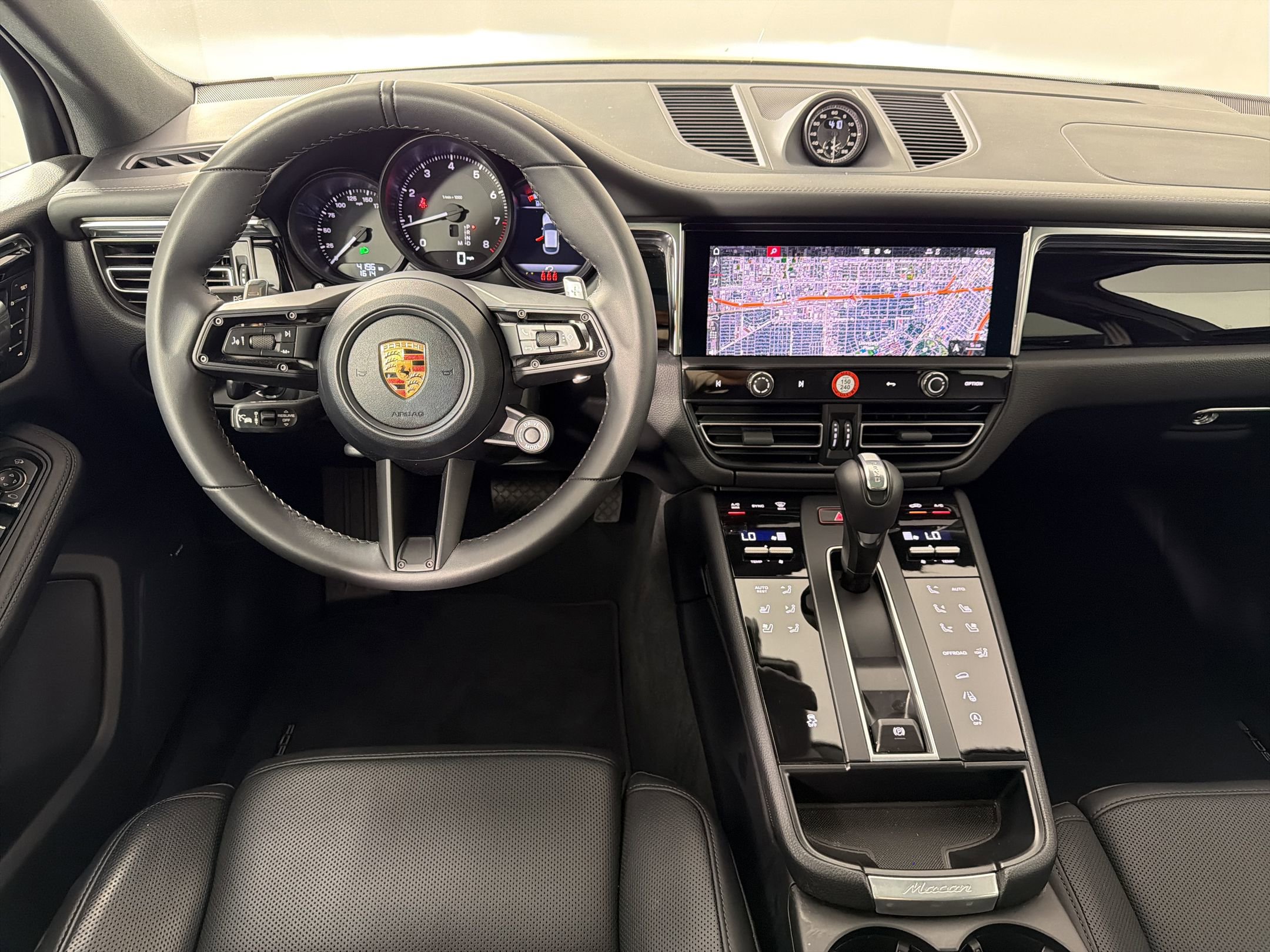 Certified 2026 Porsche Macan AWD/4WD image 27
