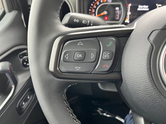 Used 2025 Jeep Gladiator Mojave AWD/4WD image 27
