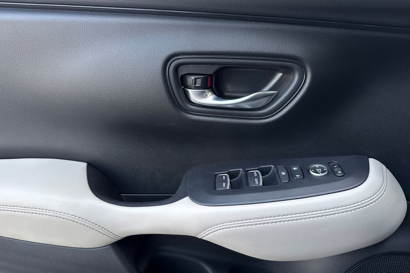 Certified 2023 Honda HR-V EX-L image 11