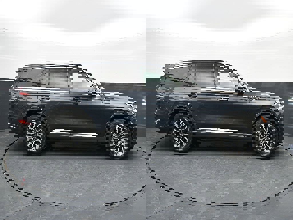 Used 2023 Lincoln Aviator Reserve w/ Equipment Group 201A AWD/4WD image 8