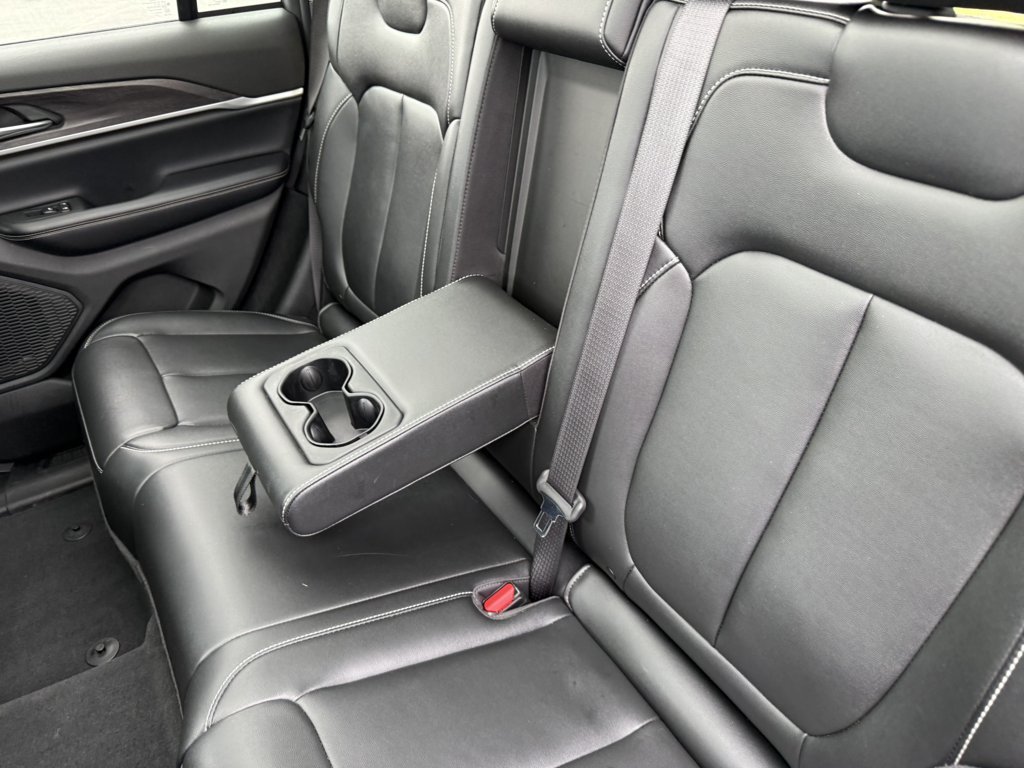 Used 2024 Jeep Grand Cherokee Limited AWD/4WD image 14