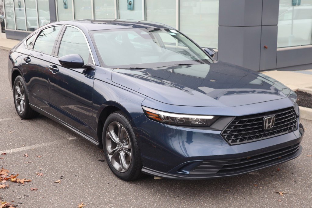 Used 2023 Honda Accord EX image 3