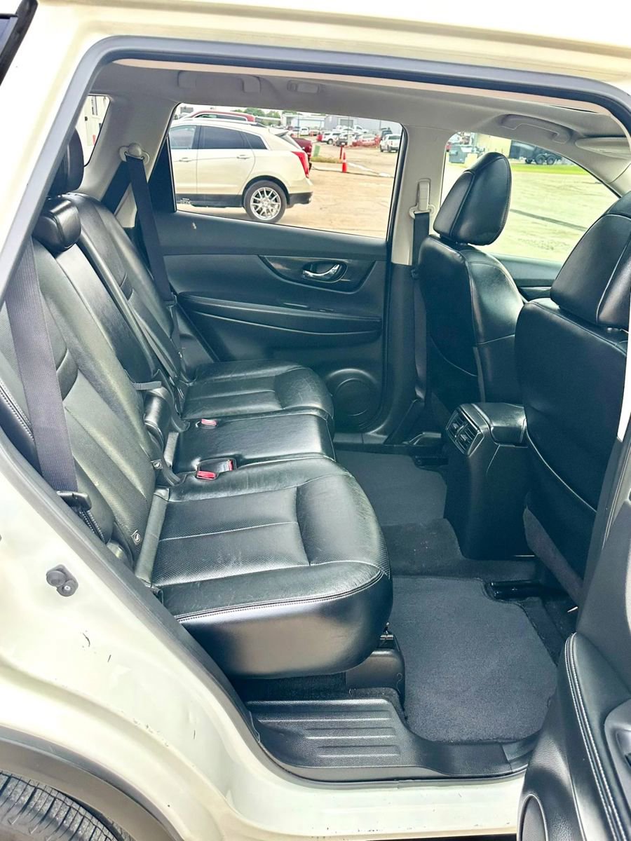 Used 2017 Nissan Rogue SL w/ SL Premium Package FWD image 13