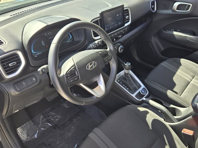 Used 2024 Hyundai Venue SEL FWD image 11
