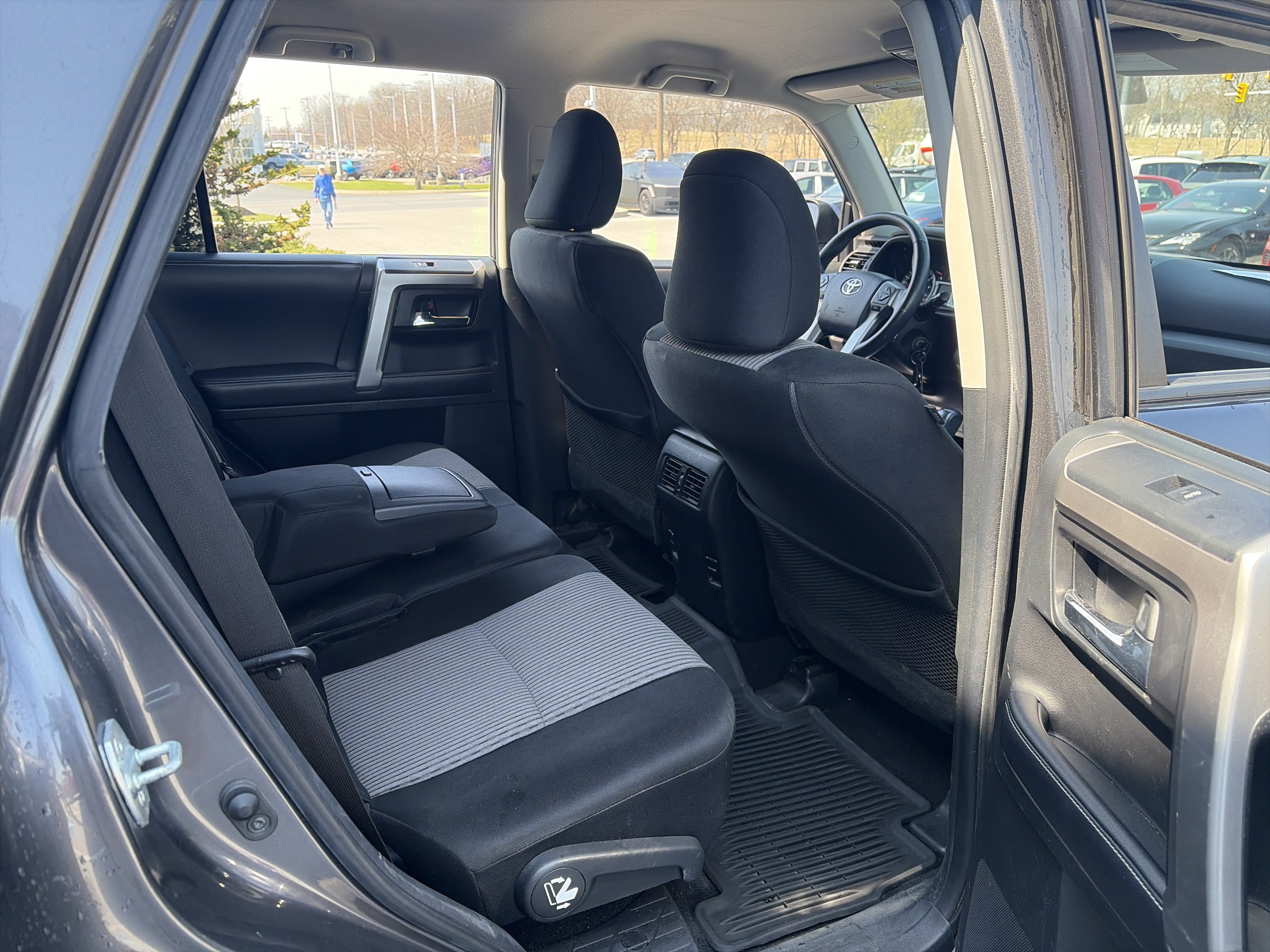 Used 2018 Toyota 4Runner SR5 image 29