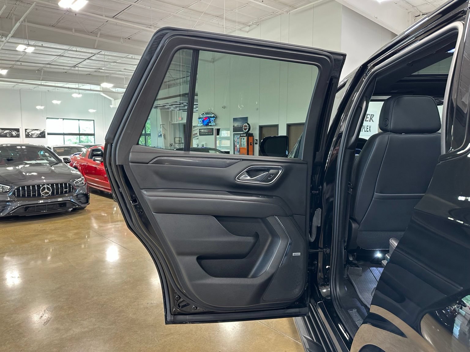 Used 2023 Chevrolet Tahoe RST w/ Luxury Package AWD/4WD image 33