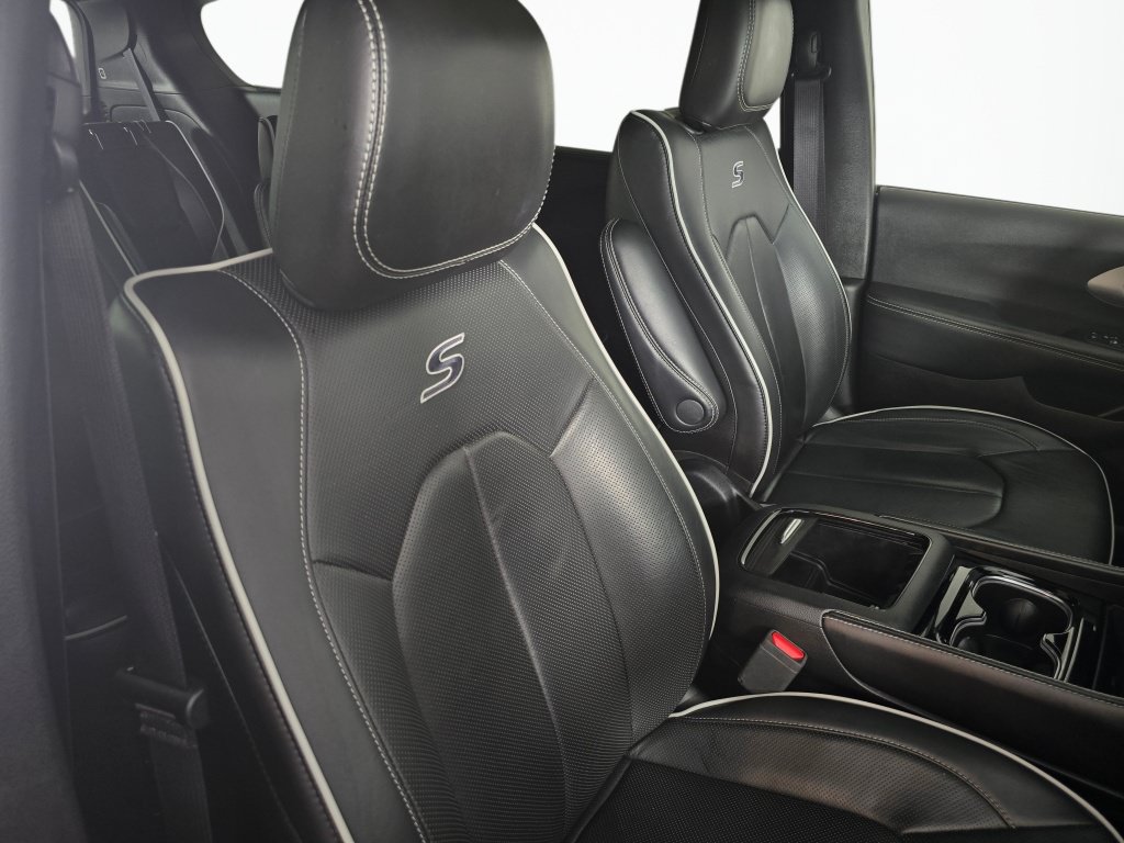 Used 2025 Chrysler Pacifica Limited FWD image 38