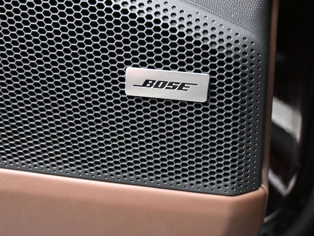 Certified 2025 Porsche Macan 4 Electric image 25