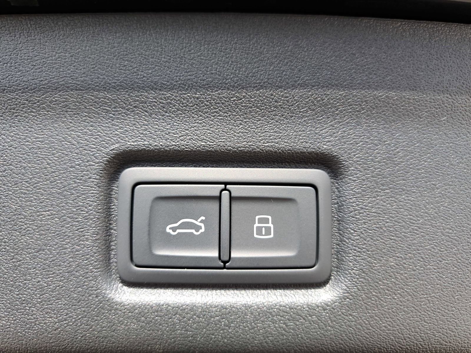 New 2025 Audi Q6 e-tron Premium image 13