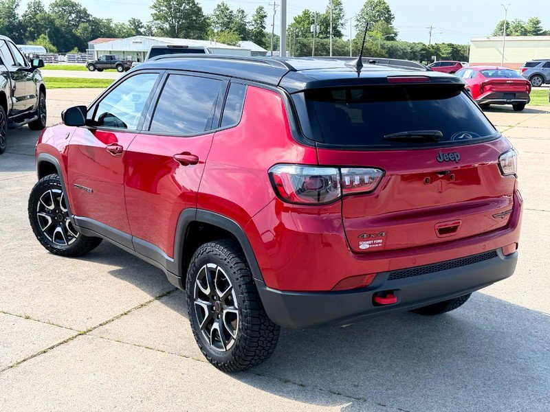 Used 2025 Jeep Compass Trailhawk AWD/4WD image 5