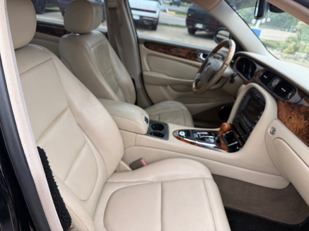 Used 2004 Jaguar XJ8 RWD image 25