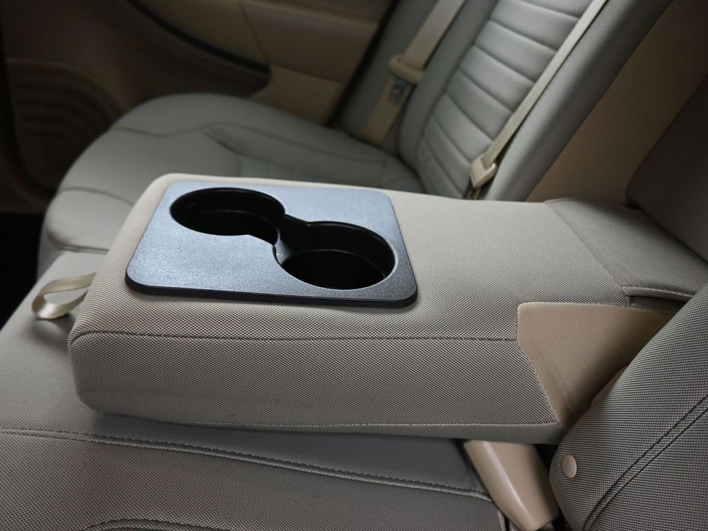 Used 2018 Ford Taurus SE image 29