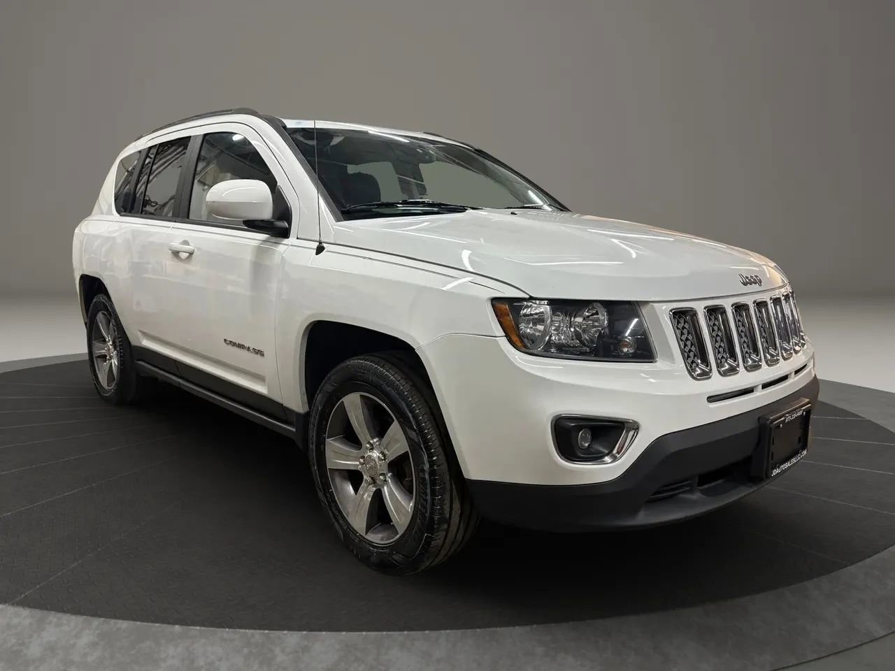Used 2017 Jeep Compass High Altitude image 2