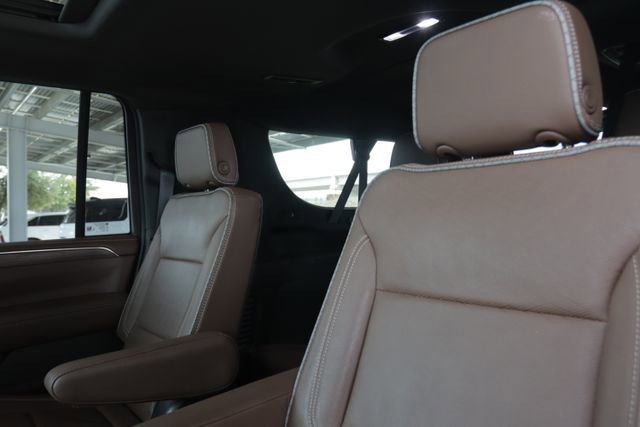 Used 2024 Chevrolet Suburban High Country image 31