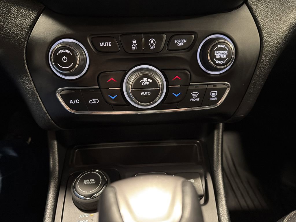 Used 2022 Jeep Cherokee Limited w/ Elite Package image 9