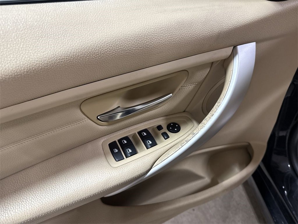 Used 2015 BMW 320i Sedan image 20