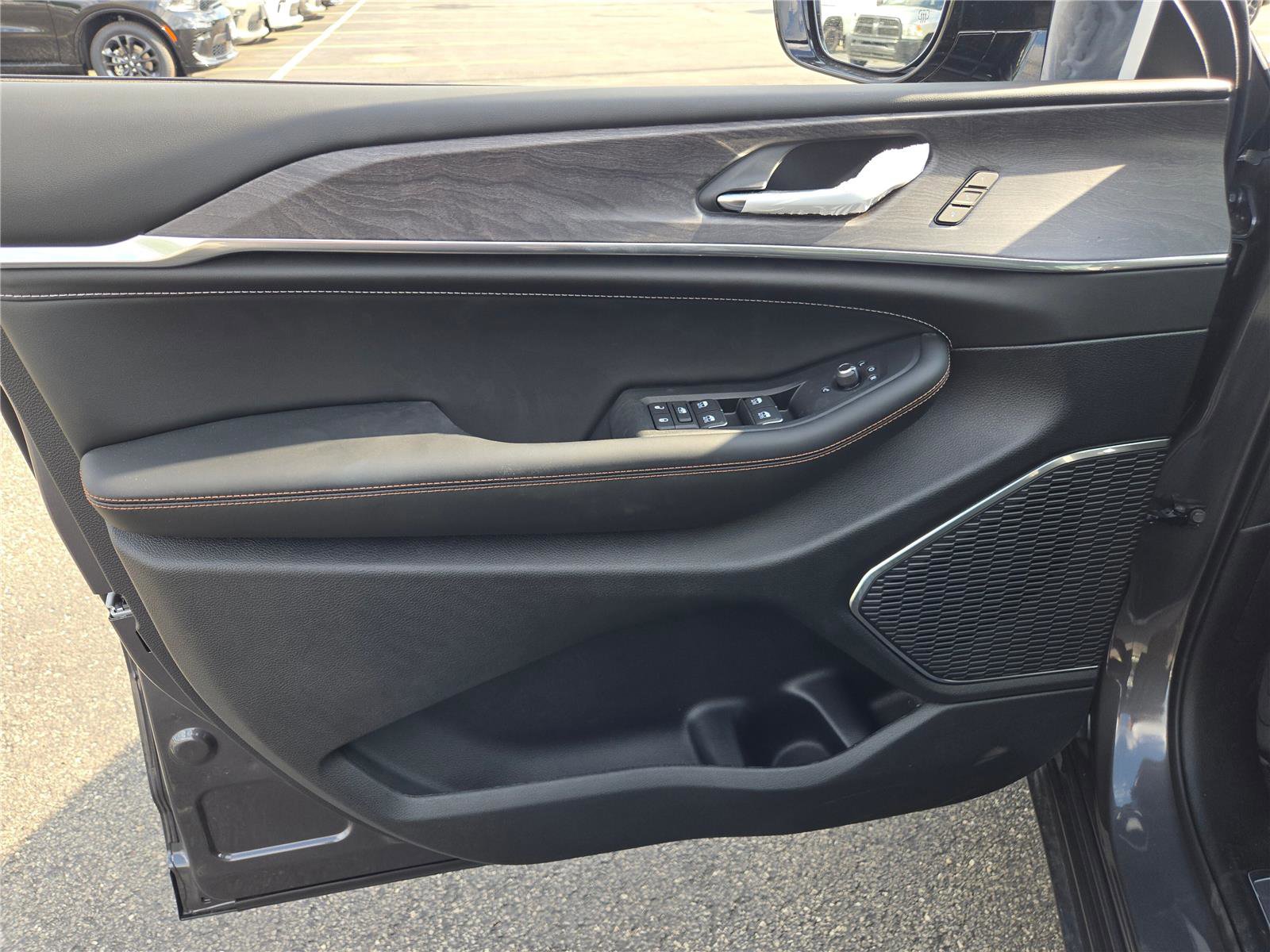 New 2025 Jeep Grand Cherokee Overland w/ Trailer Tow Package image 22