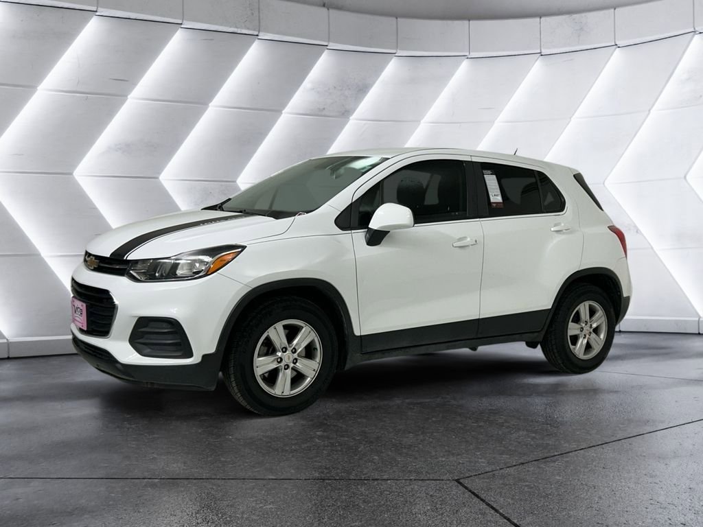 Used 2021 Chevrolet Trax LS w/ Tint and Cruise Package FWD image 3