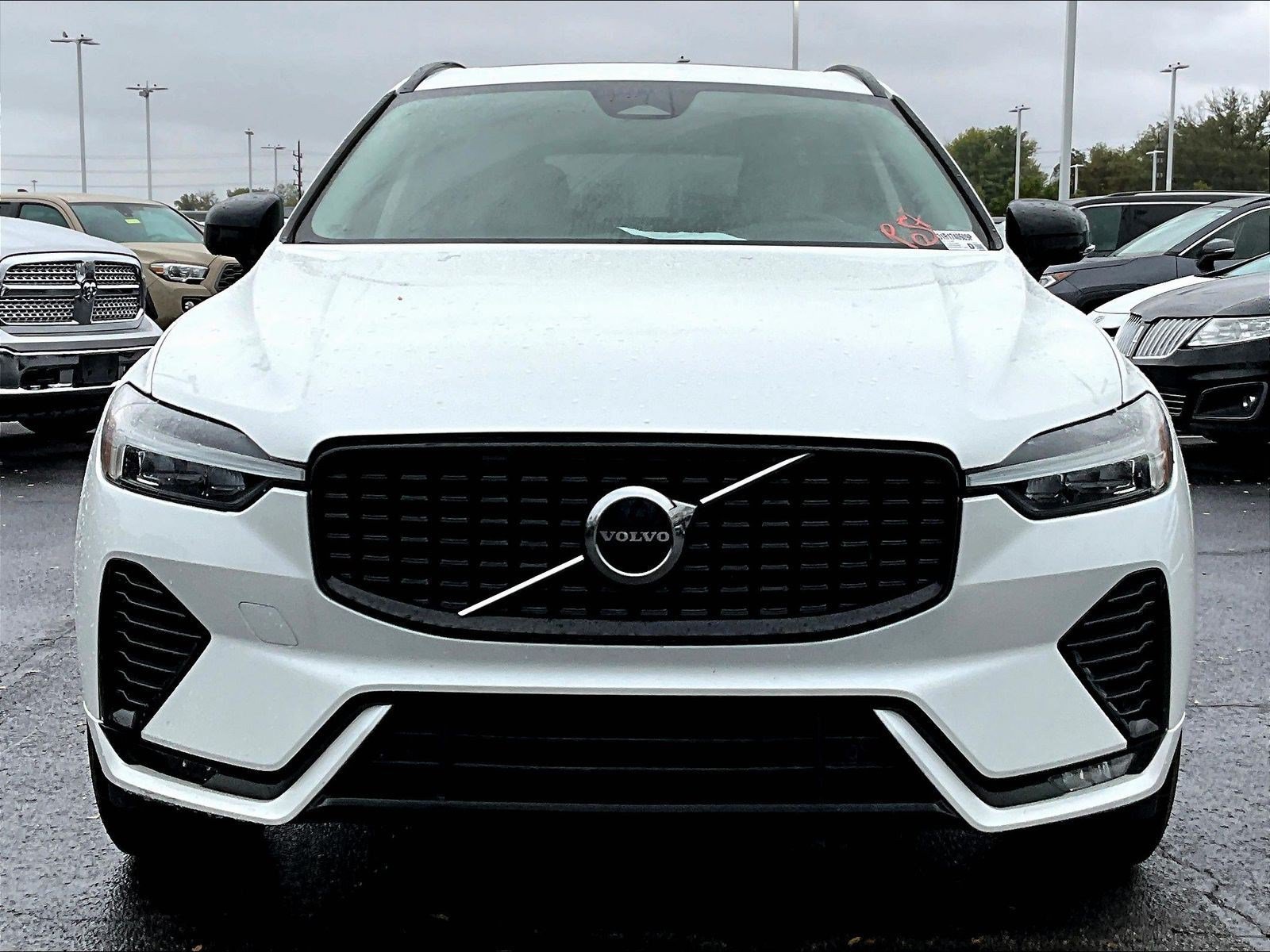 Used 2024 Volvo XC60 B5 Core w/ Protection Package Premier AWD/4WD image 2