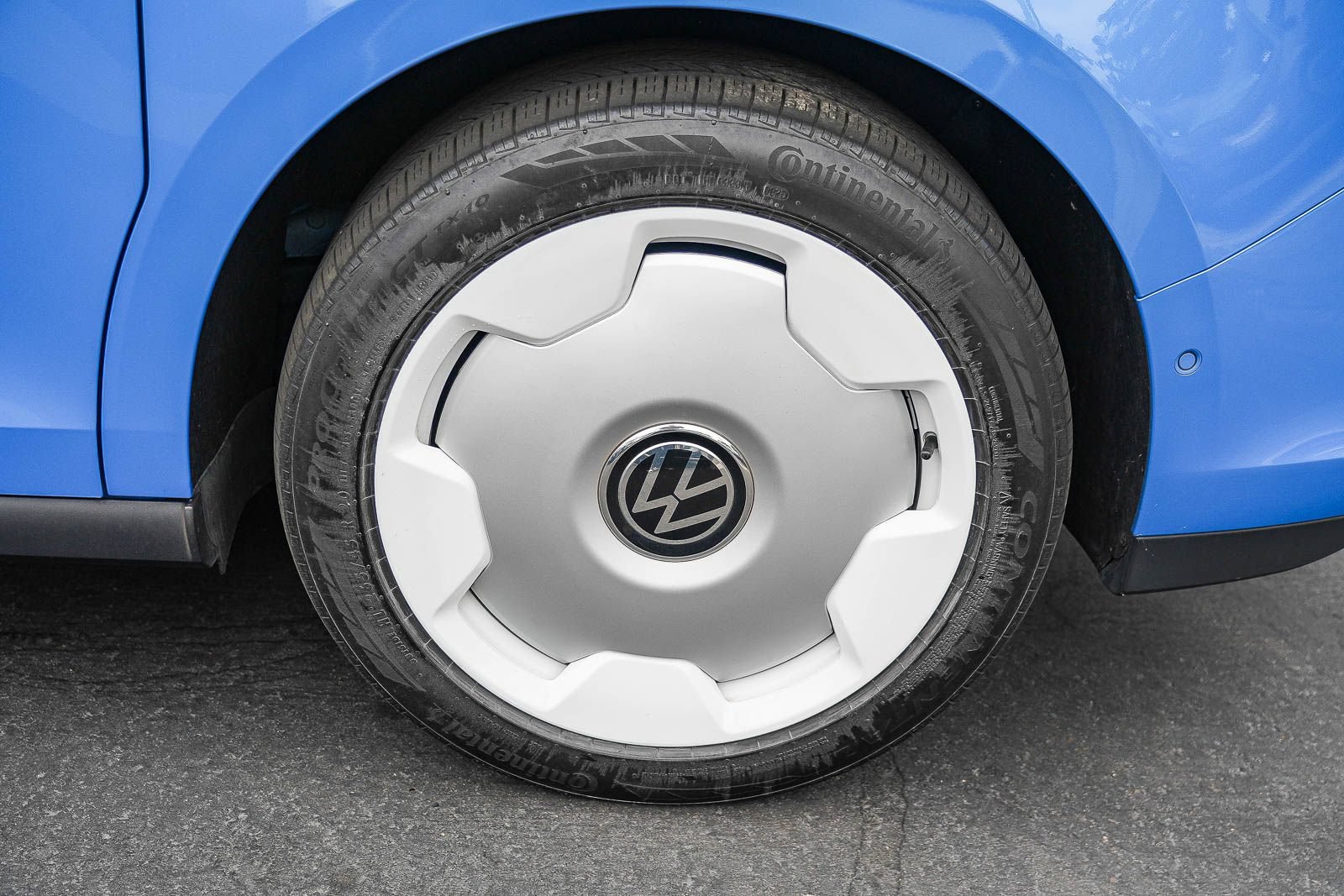 Certified 2025 Volkswagen ID. Buzz 1st Edition RWD image 12
