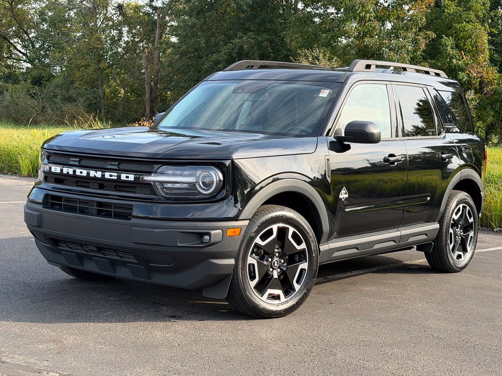 Certified 2023 Ford Bronco Sport Outer Banks AWD/4WD image 2