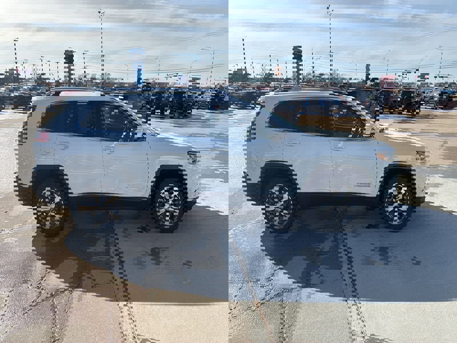 Used 2021 Jeep Cherokee Limited image 8