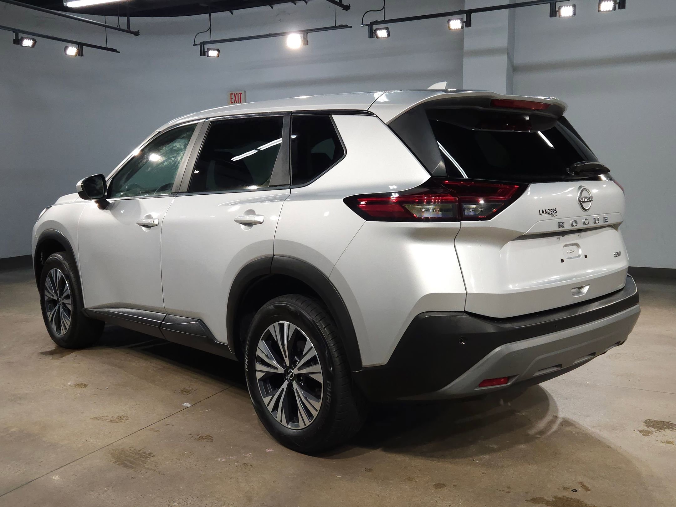 Used 2023 Nissan Rogue SV image 5