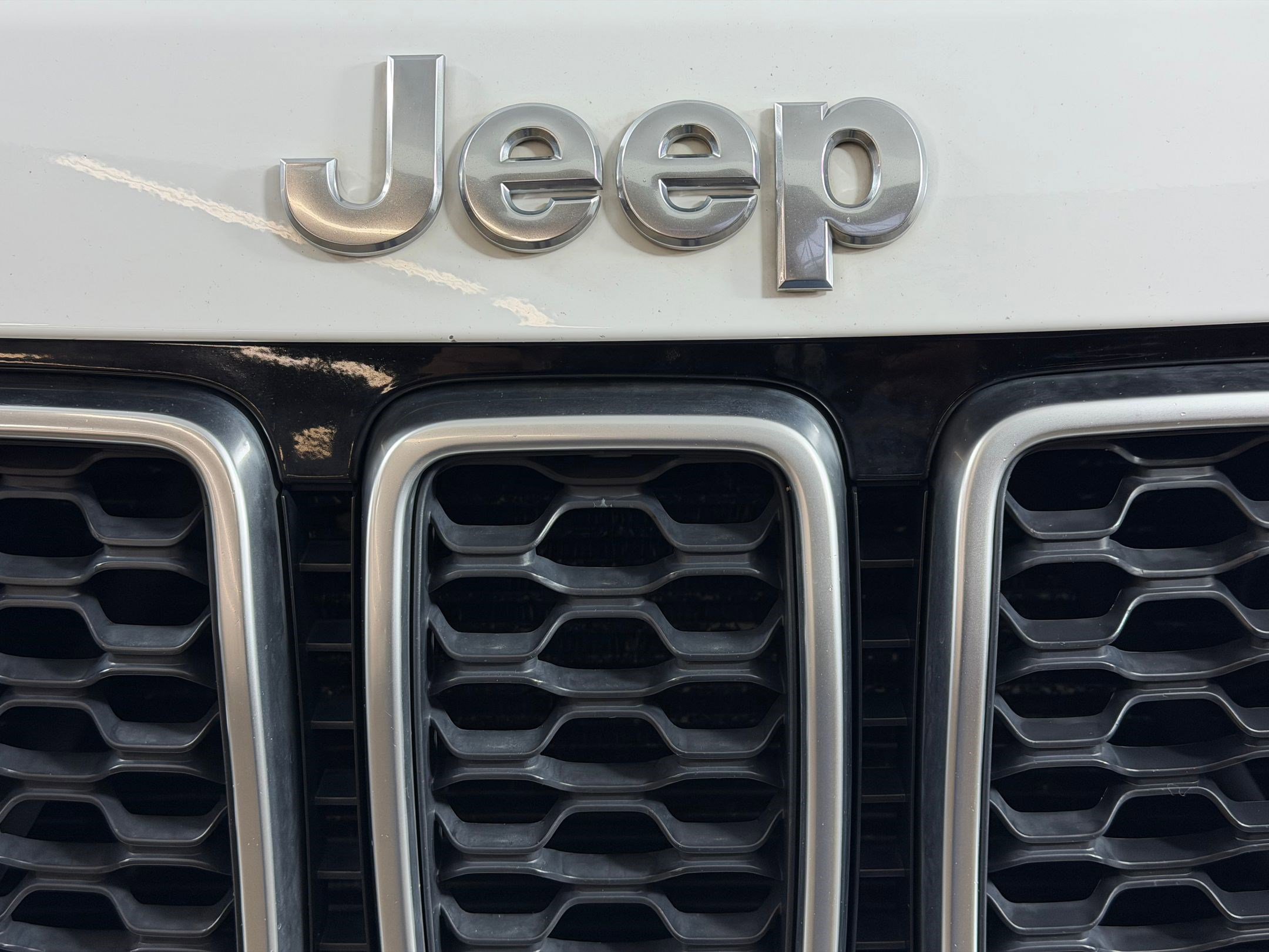 Used 2018 Jeep Grand Cherokee Limited AWD/4WD image 21