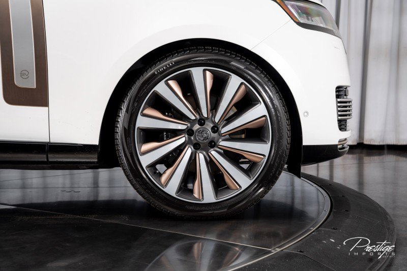 Used 2023 Land Rover Range Rover SV image 16